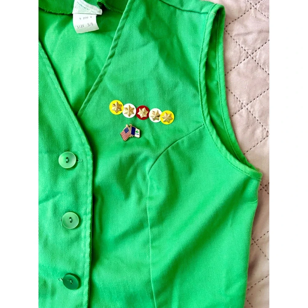 Vintage Girl Scouts Junior Green Uniform Vest with Pins Size 5/6 Kelly Green - Picture 5 of 7